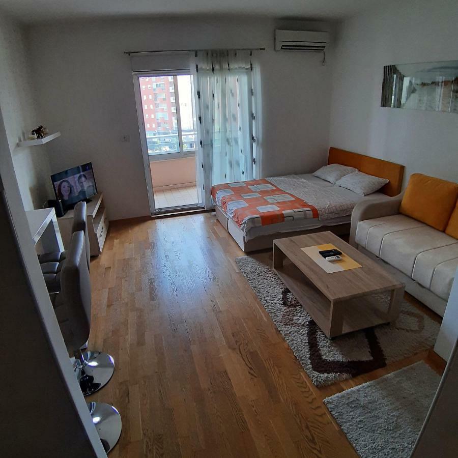 City Kvart Na Dan Podgorica Esterno foto
